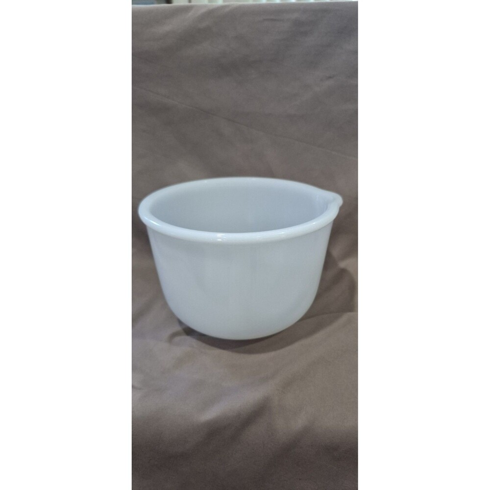 Vtg Sunbeam Glasbake Small #6 Milk Glass Mixing Bowl With Pour Spout  7" X  5"